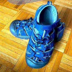 Keen Sandals Youth size 4